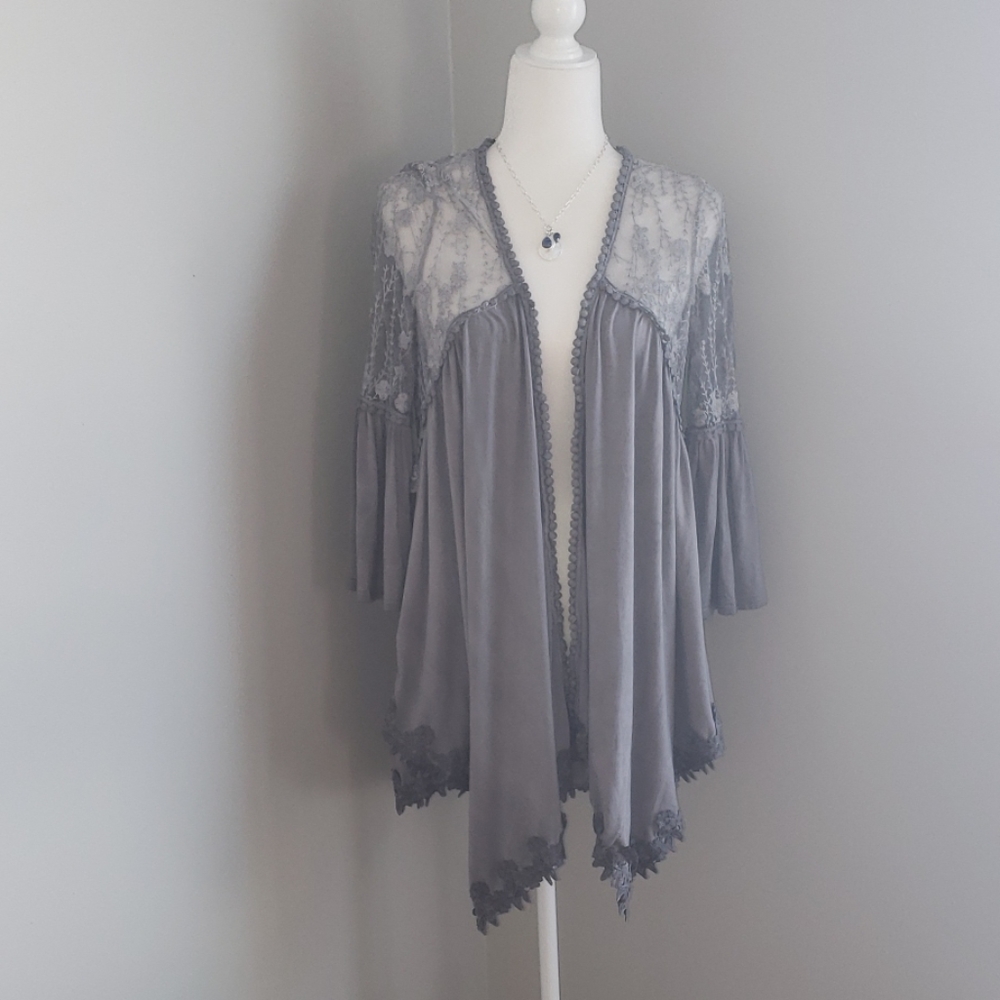 Boho POL Laced Floral Ruana Kimono